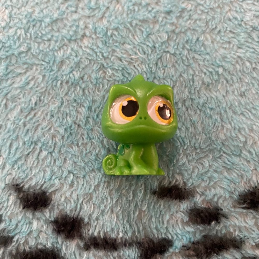 Disney Doorable Series 4 Pascal